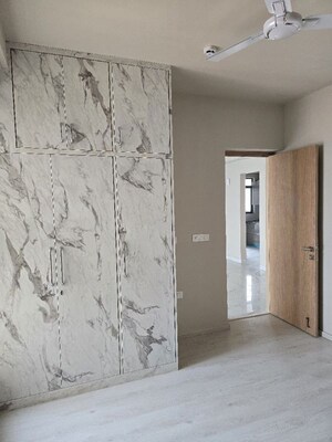 Room in 3 BHK Apartment at M3M Heights, Sector 65 – for Rent