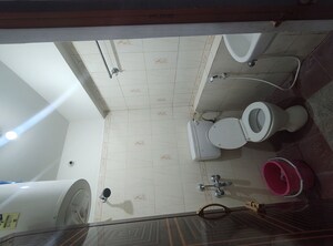 Bathroom in 1 BHK Builder Floor at Hsr Layout Sector 3 – for Rent