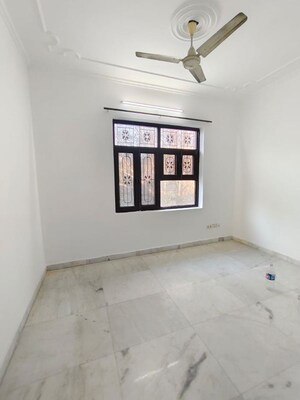 Room in 3 BHK Builder Floor at Sector 2 – for Rent