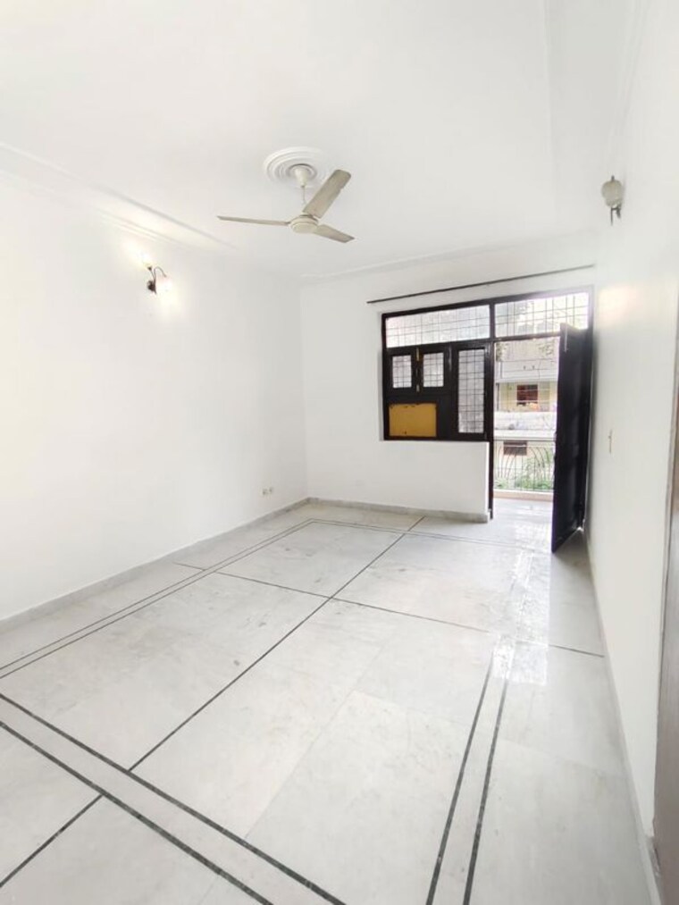 Room, sector 2 3 Bedroom 1850 Sq.Ft. Builder Floor In Sector 2 Gurgaon 10230524