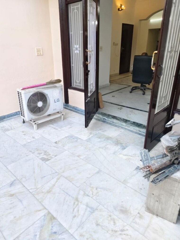 Bathroom, sector 2 3 Bedroom 1850 Sq.Ft. Builder Floor In Sector 2 Gurgaon 10230524