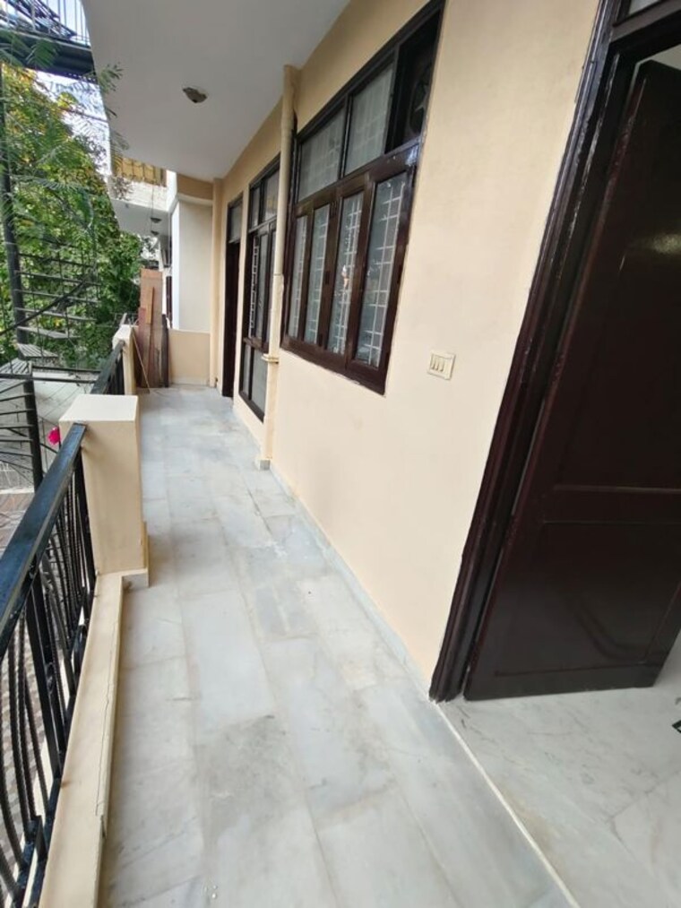 Balcony, sector 2 3 Bedroom 1850 Sq.Ft. Builder Floor In Sector 2 Gurgaon 10230524