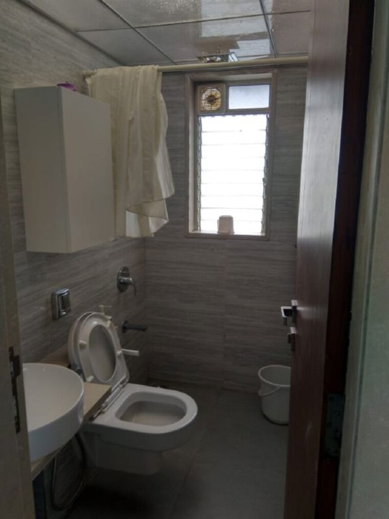 Bathroom, bandra west 2 Bedroom 700 Sq.Ft. Apartment In Bandra West Mumbai 10232531