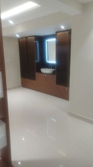 Room in 3 BHK Apartment at Aditya Capitol Heights, Hi Tech City – for Rent