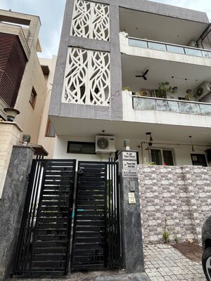 Balcony in 3 BHK Builder Floor at Vipul World Floors, Sector 48 – for Rent