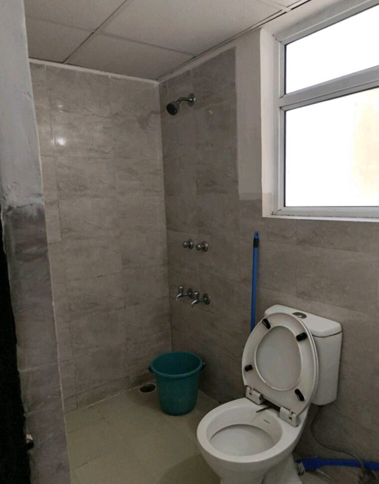 Bathroom, wave-dream-homes 2 Bedroom 808 Sq.Ft. Apartment In Wave City Ghaziabad 10232605