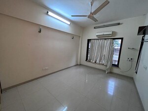Hall in 2 BHK Apartment at Santacruz West – for Rent
