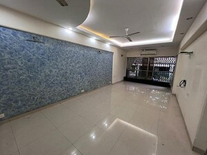 Room in 2 BHK Apartment at Santacruz West – for Rent