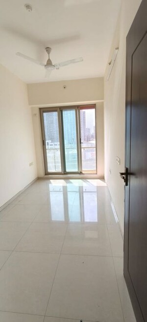 Room in 3 BHK Apartment at DLH Imur, Andheri West – for Rent