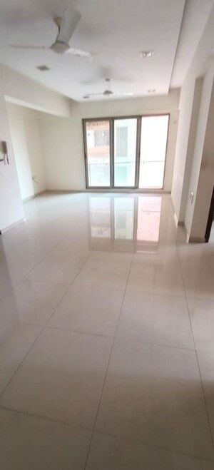 Room in 3 BHK Apartment at DLH Imur, Andheri West – for Rent