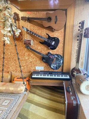 Furnished Amenities in 3 BHK Apartment at Sneh CHS Santacruz, Santacruz West – for Rent