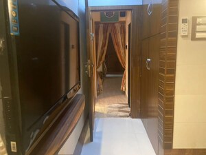 Building Lobby in 3 BHK Apartment at Sneh CHS Santacruz, Santacruz West – for Rent