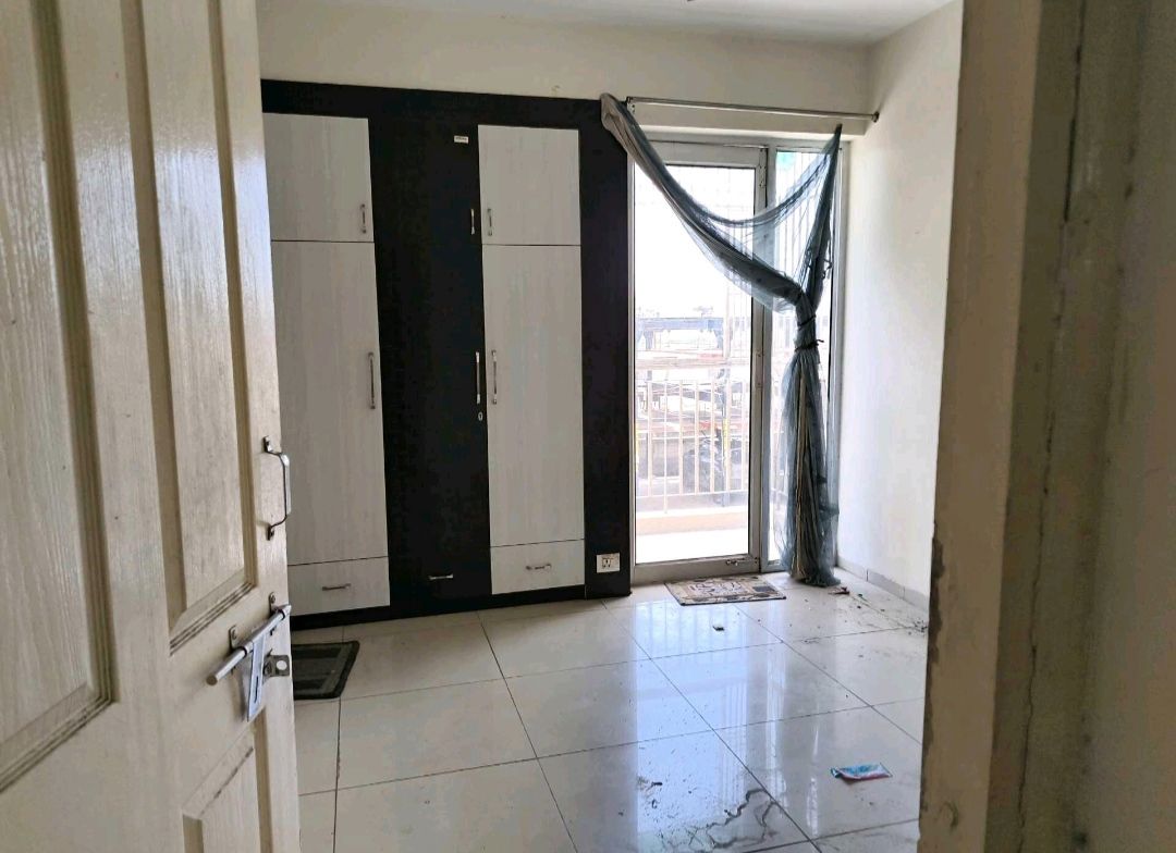2 BHK Apartment For Rent in Wave Dream Homes