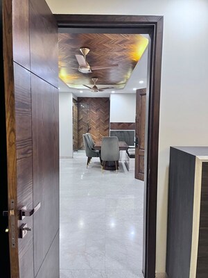 Living Room in 3 BHK Builder Floor at Dlf Phase ii – for Rent