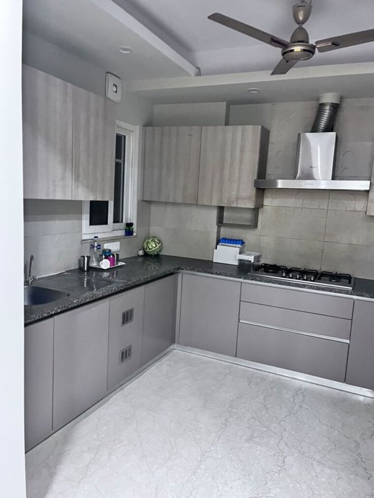 Kitchen, dlf phase ii 3 Bedroom 300 Sq.Yd. Builder Floor In Dlf Phase ii Gurgaon 10116029