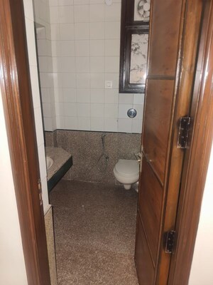 Bathroom in 4 BHK Villa at Dlf Phase ii – for Rent