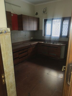 Kitchen in 4 BHK Villa at Dlf Phase ii – for Rent