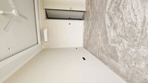 Room in 3.5 BHK Builder Floor at Green Park – for Rent