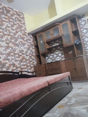 Room in 2 BHK Independent House at Sector 40 – for Rent