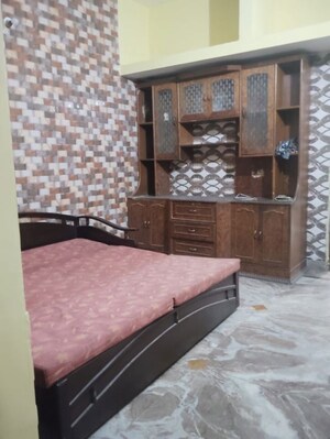Room in 2 BHK Independent House at Sector 40 – for Rent