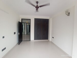 Room in 3 BHK Builder Floor at Vasant Kunj – for Rent
