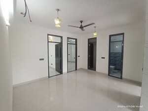Room in 3 BHK Builder Floor at Vasant Kunj – for Rent