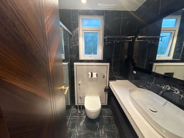 Attached Bathroom, safdarjung development area 3 Bedroom 1800 Sq.Ft. Builder Floor In Safdarjung Development Area Delhi 10232676