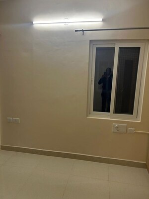 Room in 3 BHK Apartment at Shriram Luxor, Hennur Road – for Rent