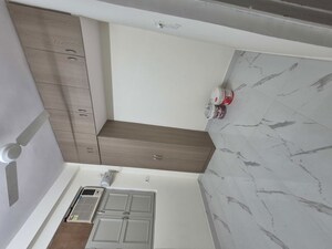 Room in 1 BHK Builder Floor at Mayur Vihar – for Rent