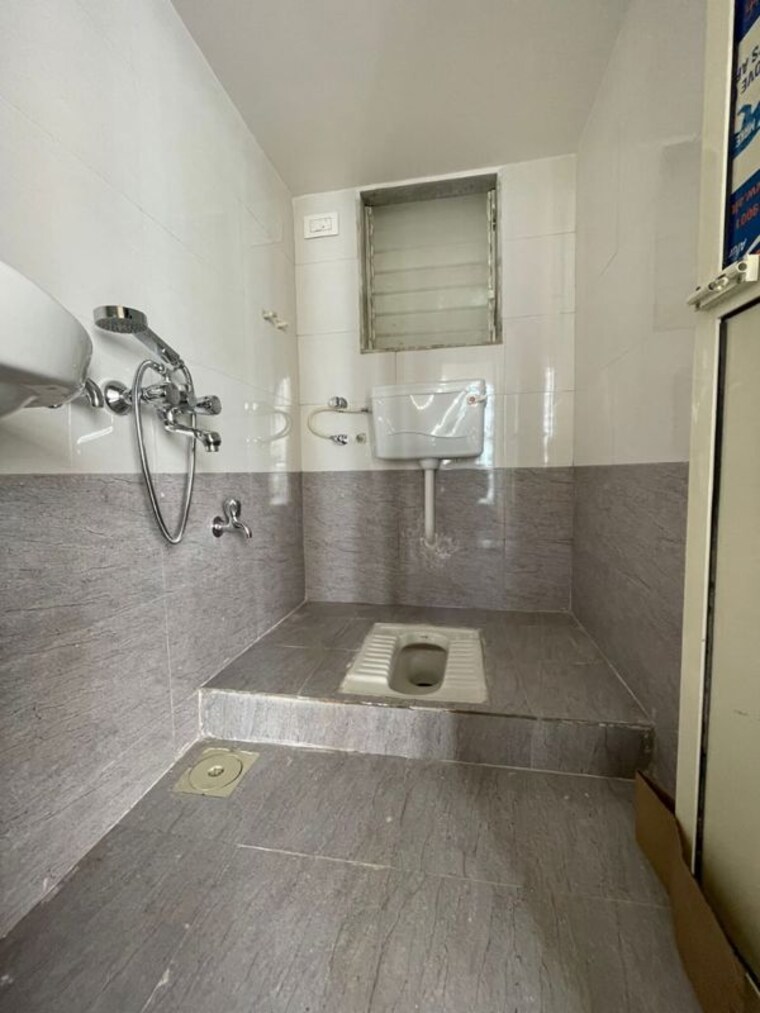 Bathroom, evergreen-city 1 RK 350 Sq.Ft. Apartment In Mira Road Thane 10232705