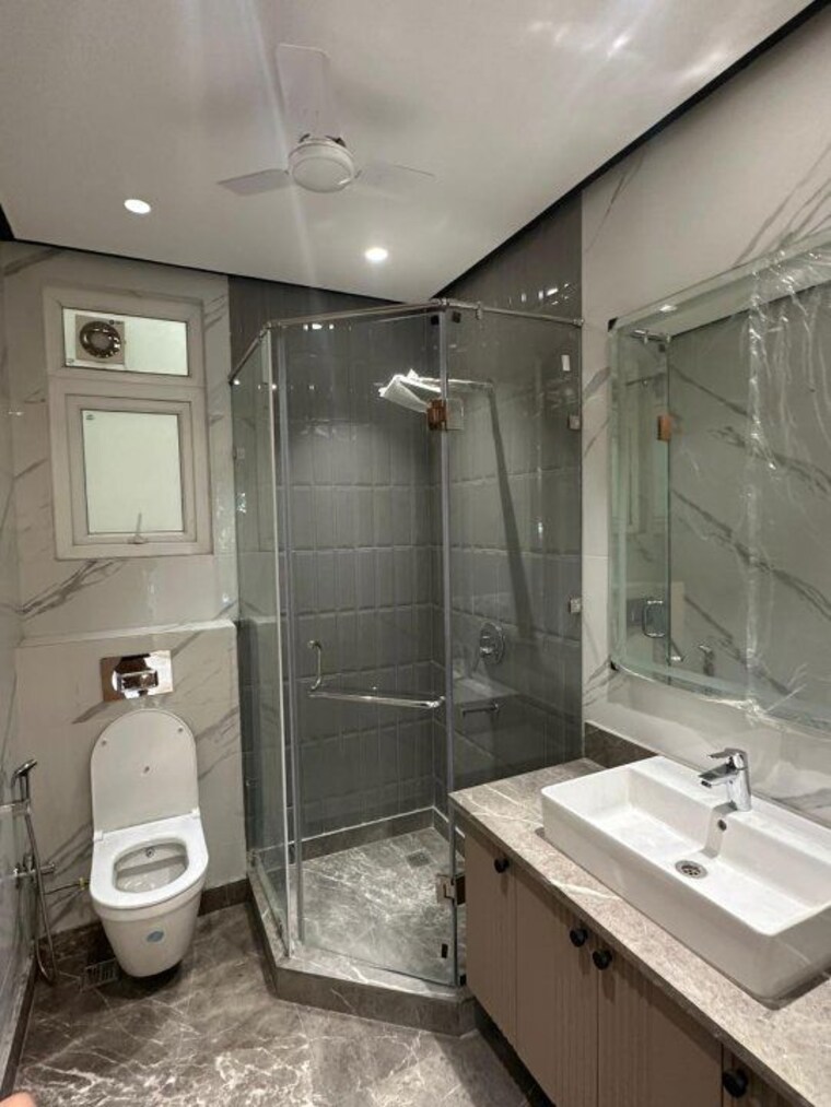 Bathroom, dlf-atria 4 Bedroom 2500 Sq.Ft. Builder Floor In Dlf Phase ii Gurgaon 10232698