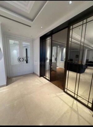 Room in 4 BHK Builder Floor at DLF The Camellias, Sector 42 – for Rent