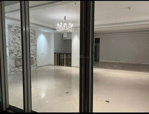 Room in 4 BHK Builder Floor at DLF The Camellias, Sector 42 – for Rent