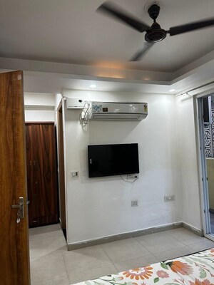 Building Lobby in 1 RK Builder Floor at Sector 45 – for Rent