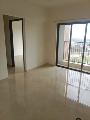 Room in 2 BHK Apartment at Sunteck Maxxworld, Tivri – for Rent