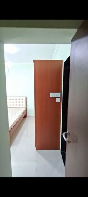 Furnished Amenities in 2 BHK Apartment at Bandra East – for Rent