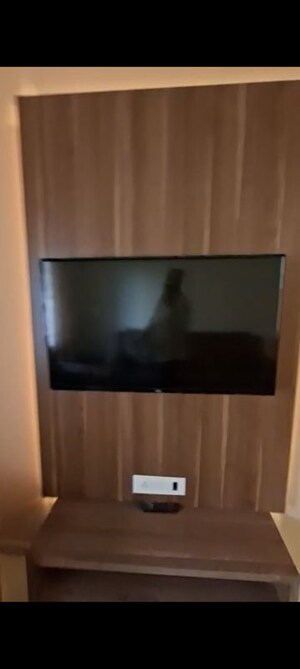 Furnished Amenities in 2 BHK Apartment at Bandra East – for Rent