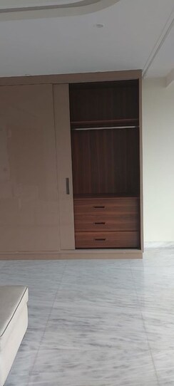 4 BHK + Pooja Room,Servant Room,Study Room,Extra Room Builder Floor For Rent in DLF Royale Residences