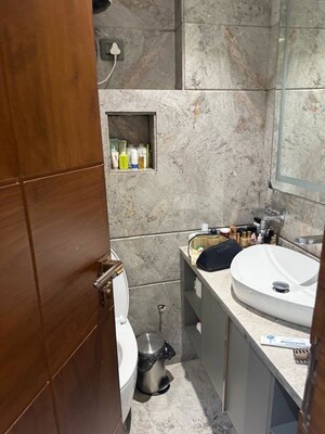 Team Area in 3 BHK Builder Floor at Saket – for Rent