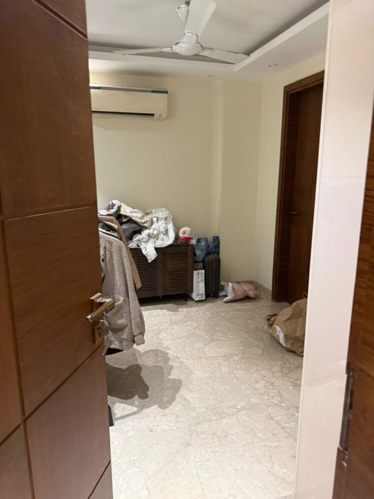  Parking, saket 3 Bedroom 125 Sq.Yd. Builder Floor In Saket Delhi 10232853
