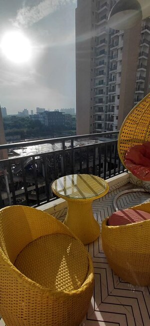 Team Area in Studio Apartment at Earthcon Casa Grande II, Chi V Greater Noida – for Rent