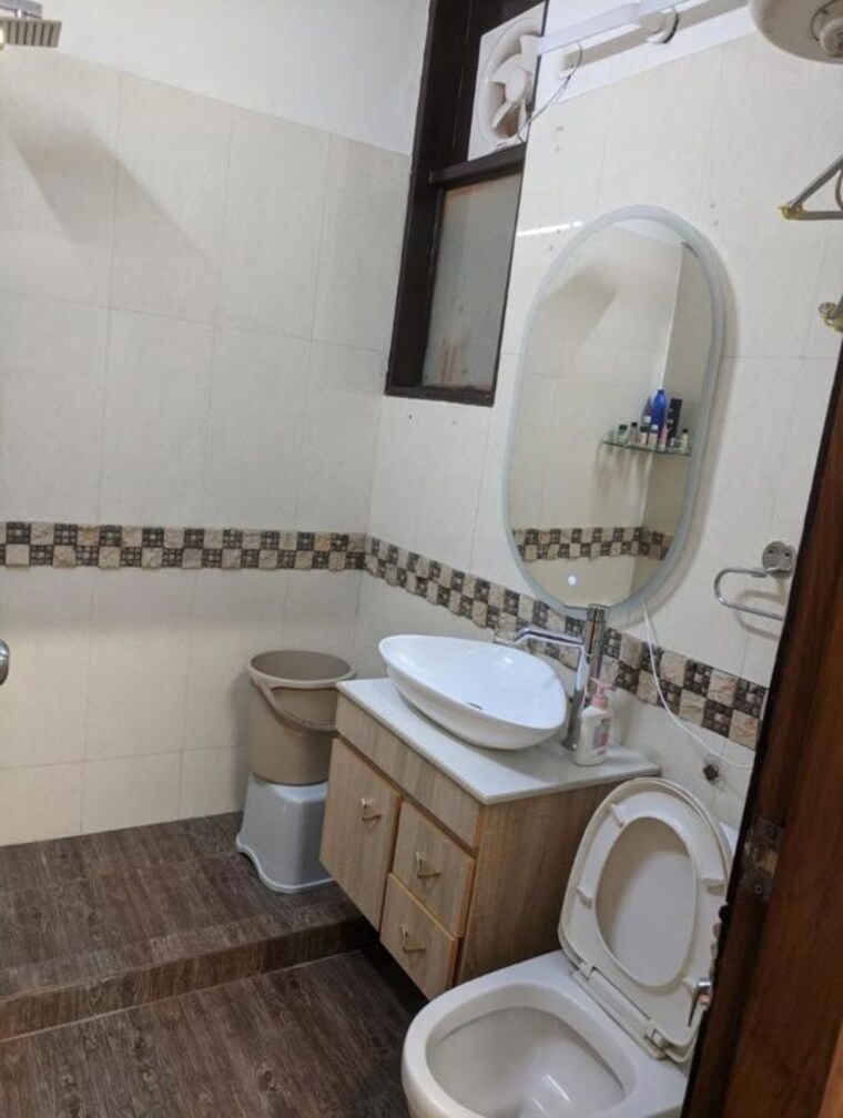 Bathroom, greater kailash 2 Bedroom 200 Sq.Yd. Builder Floor In Greater Kailash Delhi 10232860