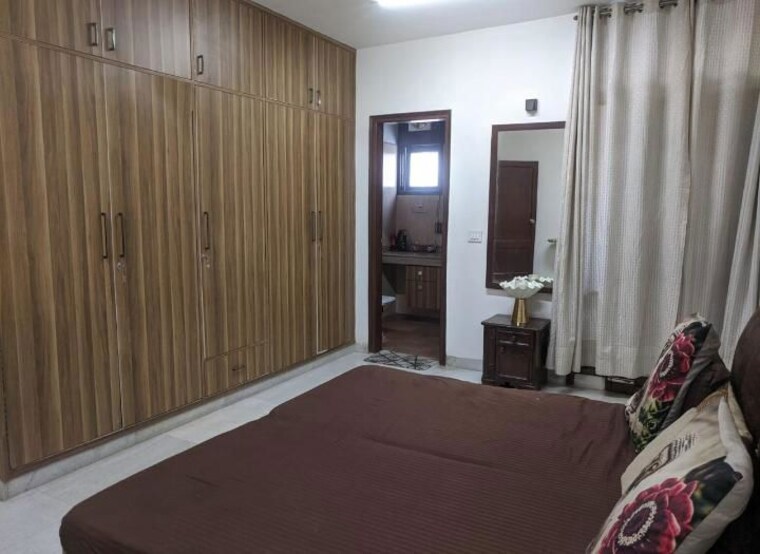 Room, greater kailash 2 Bedroom 200 Sq.Yd. Builder Floor In Greater Kailash Delhi 10232860