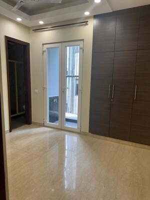 Room in 3 BHK Builder Floor at Saket – for Rent