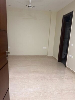 Room in 3 BHK Builder Floor at Saket – for Rent