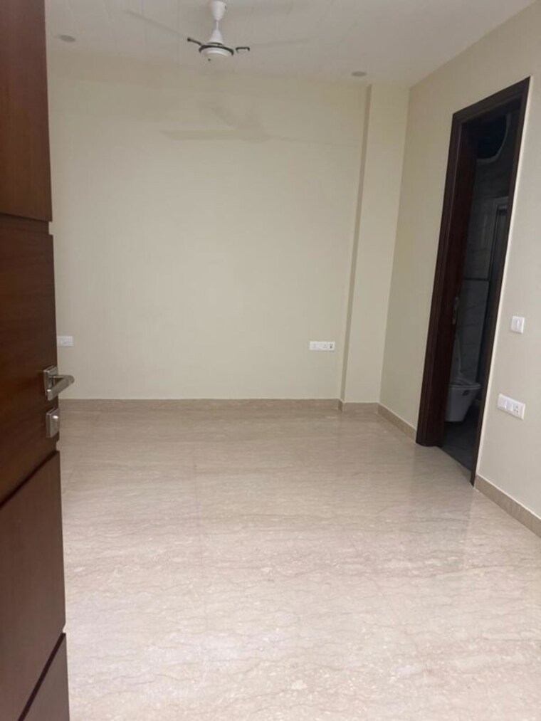 Room, saket 3 Bedroom 125 Sq.Yd. Builder Floor In Saket Delhi 10232873