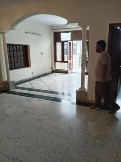 2 BHK Apartment For Rent in RWA Apartments Sector 41