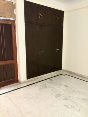 Room in 2 BHK Apartment at RWA Apartments Sector 41, Sector 41 – for Rent