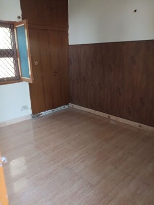 Room in 1.5 BHK Builder Floor at RWA Apartments Sector 26, Sector 26 – for Rent