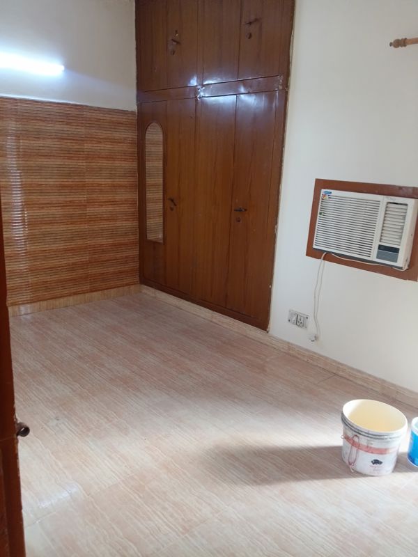 1.5 BHK Builder Floor For Rent in RWA Apartments Sector 26